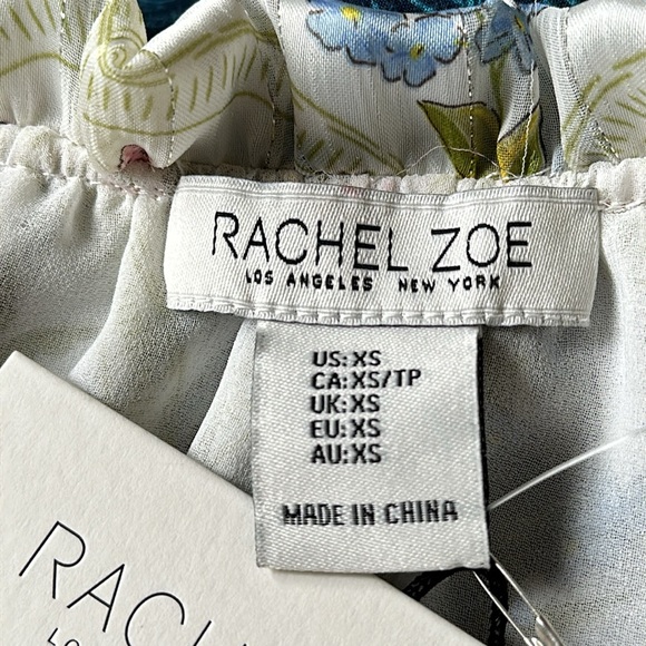 ‼️SOLD‼️Gorgeous Floral Blouse - Picture 13 of 14